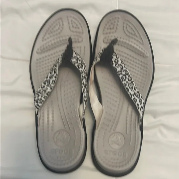 CROCS Black and White Animal Print Sandals/flip flops - Picture 2 of 4